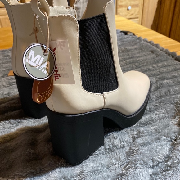 MIA Off-White Ankle Booties - Picture 7 of 9